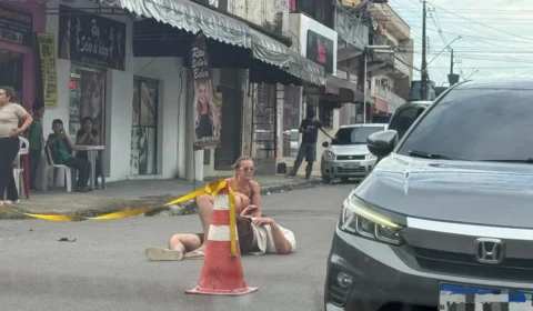 Motociclista fica ferido após colisão com carro na avenida Taperuano, no bairro Alvorada