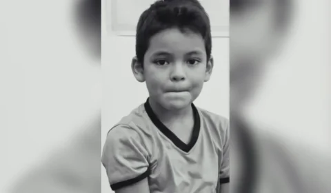Menino de 7 anos morre após ser atropelado enquanto atravessava faixa de pedestres em frente a escola na zona Norte