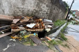 Moradores relatam alagamentos após acúmulo de entulho no bairro Tancredo Neves, em Manaus