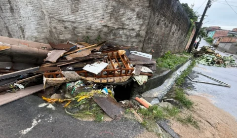 Moradores relatam alagamentos após acúmulo de entulho no bairro Tancredo Neves, em Manaus