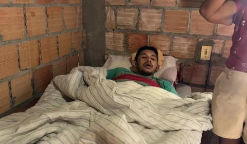 Mãe faz apelo desesperada e pede ajuda para cuidar de filho com transtornos e sem condições financeiras