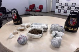 Homem é preso após polícia encontrar drogas escondidas em casa no bairro Tancredo Neves