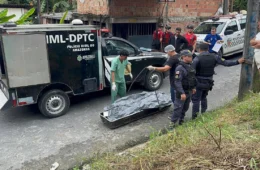 Imagens fortes: Corpo de motorista desaparecido é encontrado enterrado em área de mata no bairro Cidade de Deus