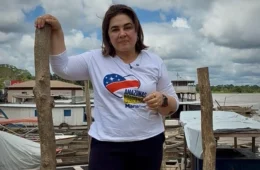 Professora Maria do Carmo mostra realidade de Pauini que ninguém vê: abandono e isolamento pela falta de um porto