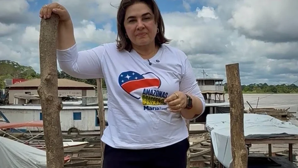 Professora Maria do Carmo mostra realidade de Pauini que ninguém vê: abandono e isolamento pela falta de um porto