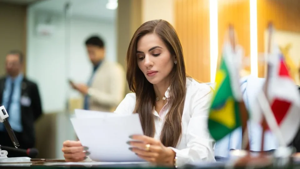 Débora Menezes (PL) acompanha caso de abuso sexual contra crianças em escolinha de futebol em Manaus