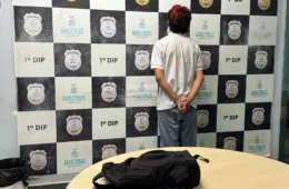 Homem e adolescente são detidos após picharem escola na Constantino Nery