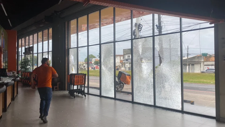 Pet shop é alvo de tiros após recusa em pagar “taxa do crime” em Belém