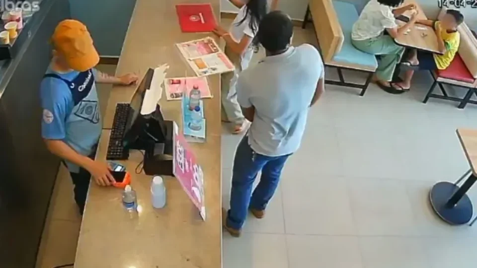 VÍDEO: Funcionário é preso após desviar pagamentos com maquininha em sorveteria no Pará