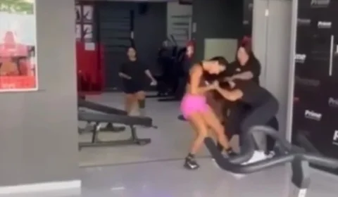 Vídeo: Influenciadora invade academia e agride suposta amante do marido em SC