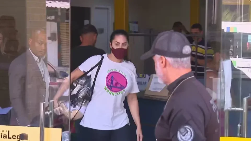 Mãe de Henry Borel se entrega à polícia após ordem de prisão do STF