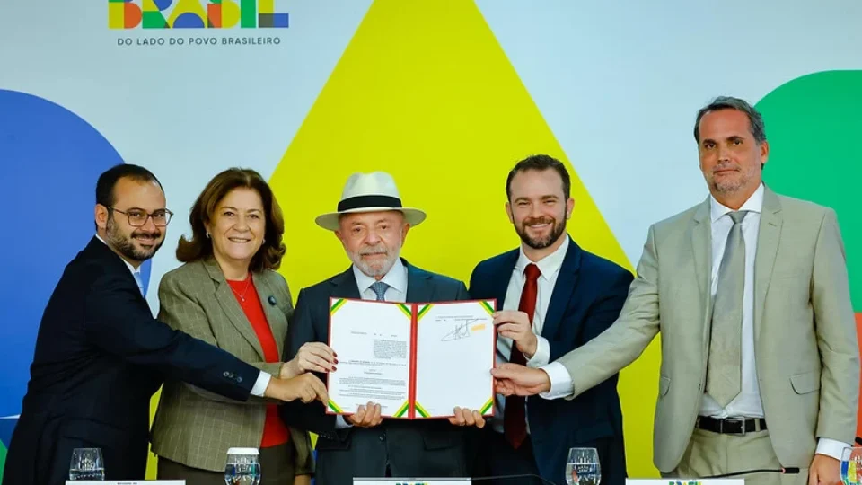 Governo amplia o Desenrola Brasil com novas regras para renegociação de dívidas e medidas de combate ao endividamento das famílias