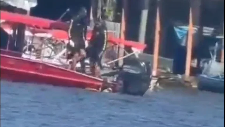 CENA FORTE: veja momento em que corpo de homem atacado por piranhas é resgatado no AM
