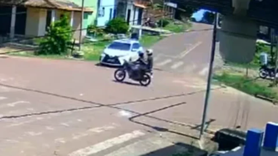 Colisão entre carro e moto deixa jovem morto em Itaituba