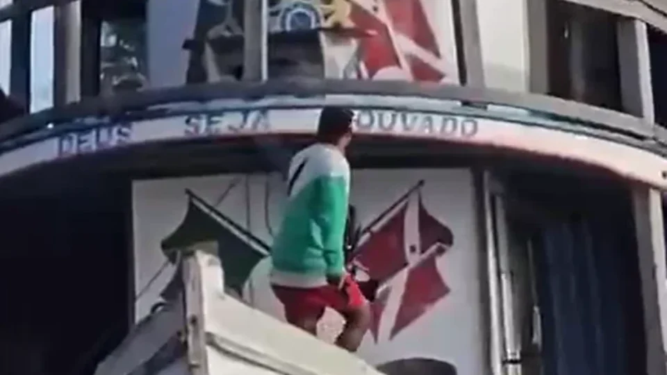 Criminosos armados invadem embarcação e agridem homem em Igarapé-Miri