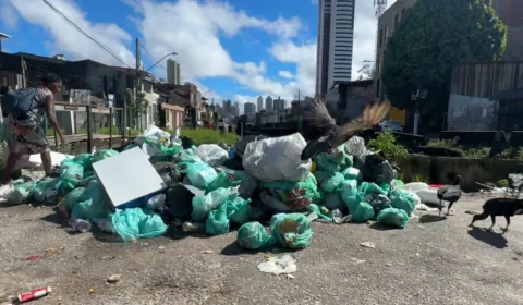 Lixo acumulado após o Dia das Mães revolta moradores na Cremação, em Belém