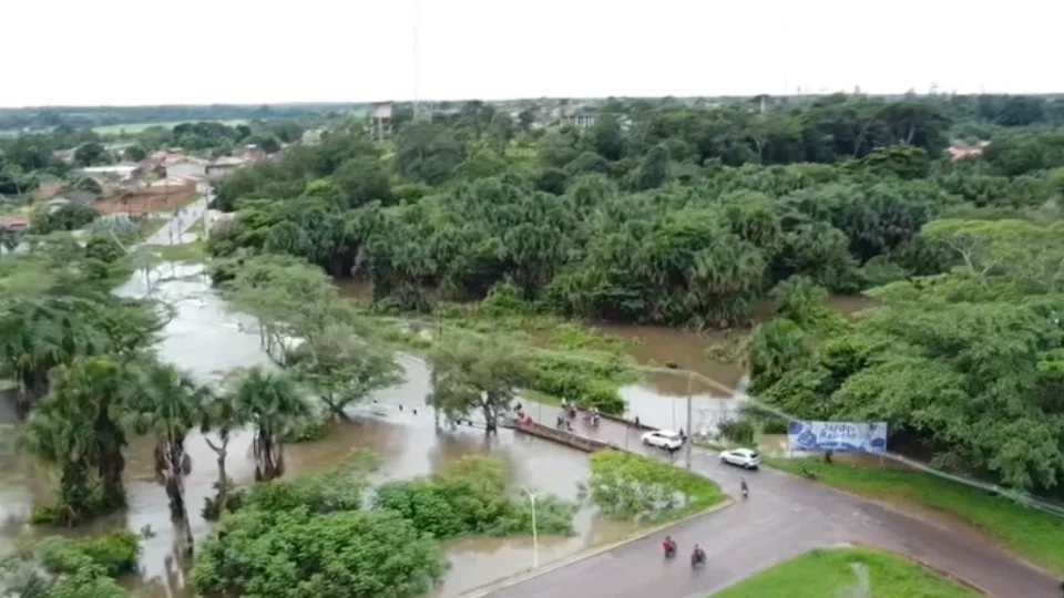 Chuva forte provoca alagamentos em pontos de Mãe do Rio