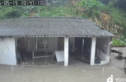 Forte chuva provoca desabamento de muro e invade casas na Cidade Nova, em Manaus