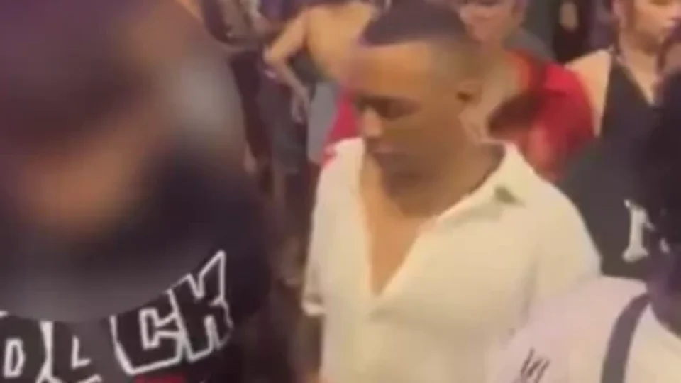 Homem é flagrado furtando durante show de Pabllo Vittar em Belém