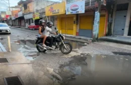 Moradores denunciam buracos e acúmulo de água na Cabanagem, em Belém