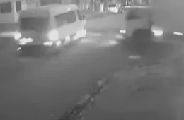 Van capota após batida com caminhão na Sacramenta, em Belém