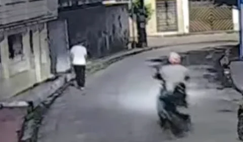 VEJA VÍDEO: mulher é assaltada por criminoso em moto no bairro Petrópolis