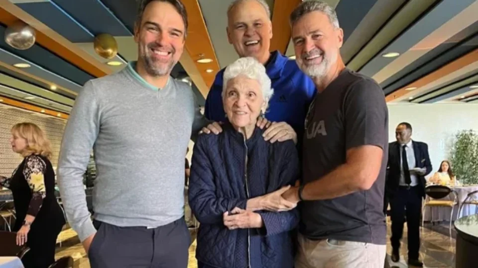 Mãe de Tadeu Schmidt morre aos 92 anos um mês após perda do irmão do apresentador