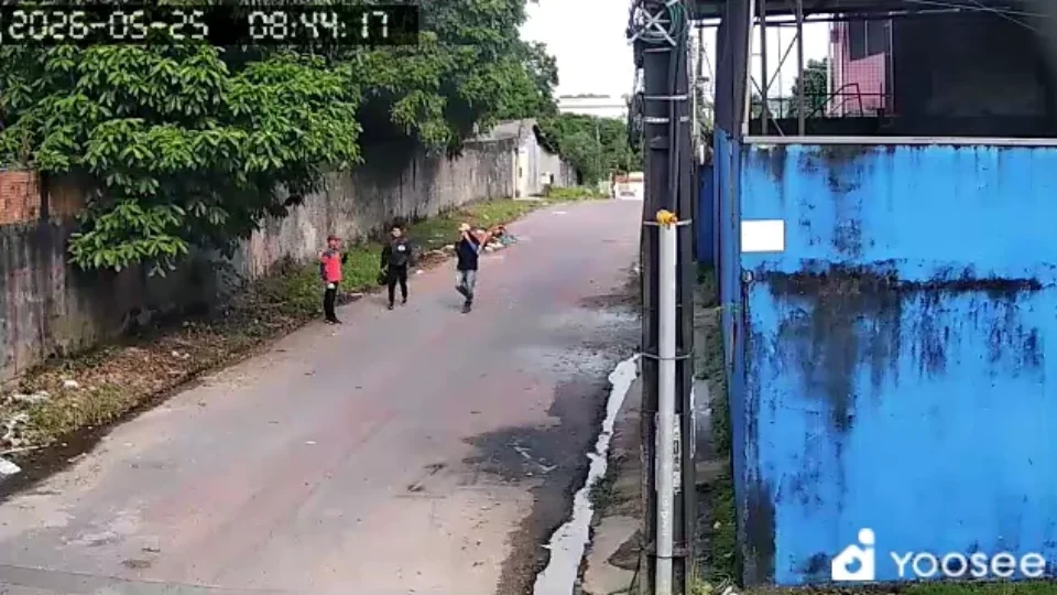 Vídeo mostra fuga de criminosos após tentativa de assalto em concessionária de motos em Manaus