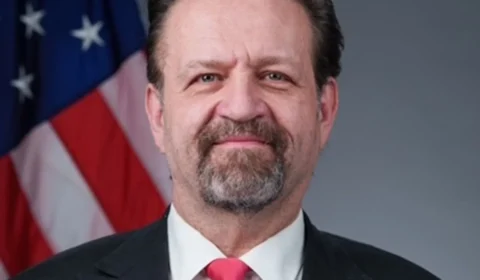 Assessor de Trump acusa China de usar fentanil para “matar americanos” em guerra silenciosa