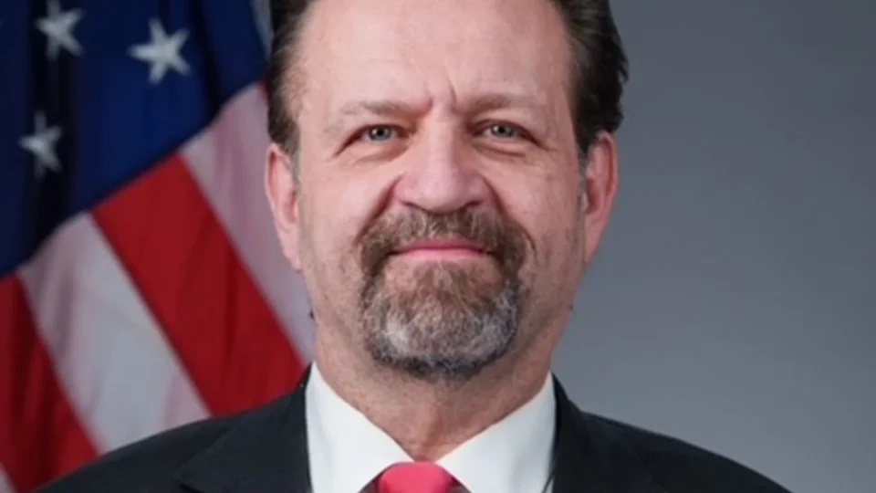 Assessor de Trump acusa China de usar fentanil para “matar americanos” em guerra silenciosa