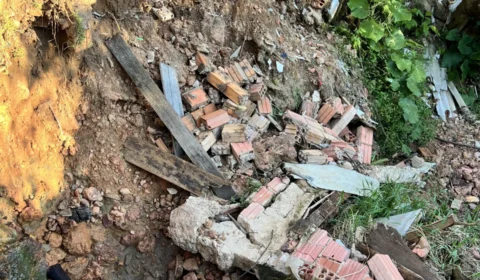 Moradores denunciam risco de desmoronamento na rua Savelha, no bairro Areia Branca em Porto Velho