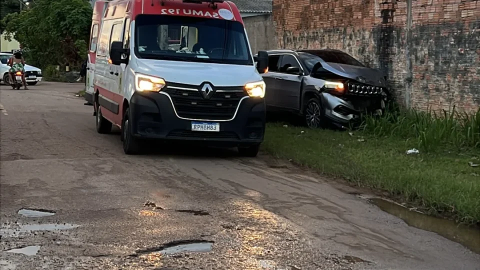 Colisão entre Jeep e viatura da Polícia Penal deixa motorista ferida na capital de Rondônia