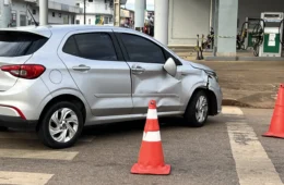 Colisão lateral entre carro e motocicleta deixa duas pessoas feridas em Porto Velho