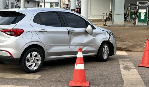Colisão lateral entre carro e motocicleta deixa duas pessoas feridas em Porto Velho