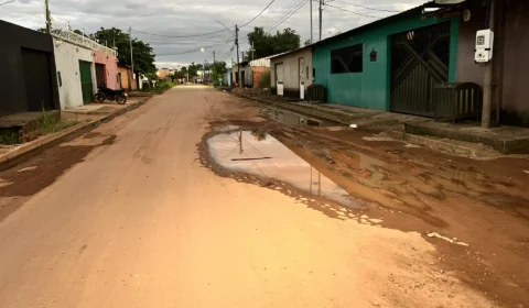 Moradores denunciam alagamentos na Rua Tocantinópolis, no bairro Jardim Santana em Porto Velho