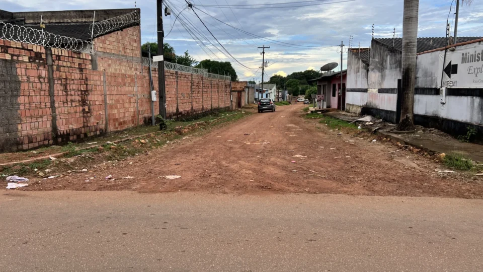 Moradores denunciam avanço de erosão em rua do bairro Castanheira em Porto Velho