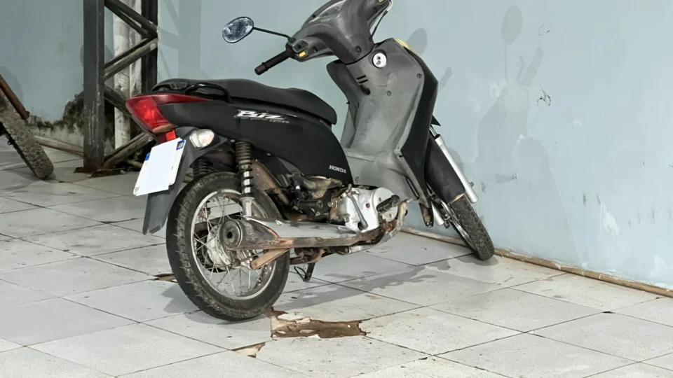 Mulher é presa com motocicleta adulterada durante fiscalização do BPTran em Porto Velho