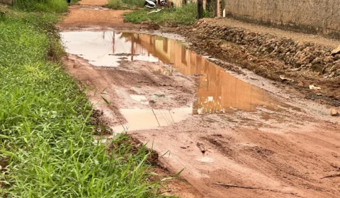Moradores da Rua Apapá denunciam abandono e convivem com lama, esgoto e poeira no bairro Lagoa, Porto velho