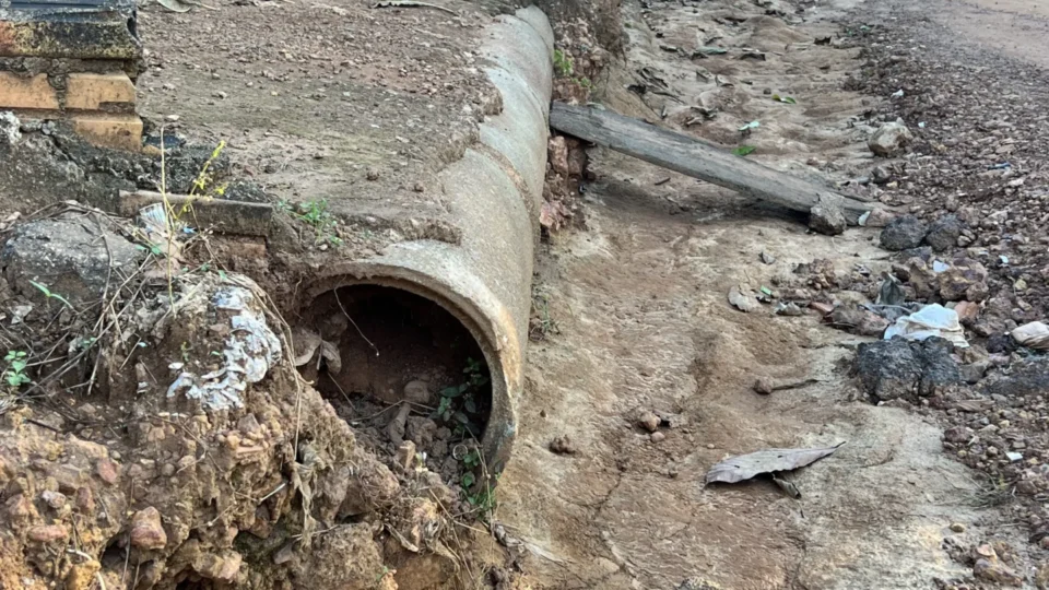 Moradores denunciam alagamentos e erosão na Rua Jamaica, no Cidade Nova