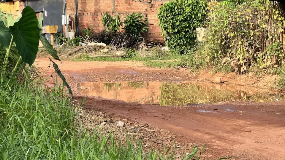 Moradores denunciam abandono e poeira constante na Rua Londres, no Novo Horizonte na cidade de Porto Velho
