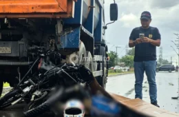 Motociclista morre após colidir na traseira de caçamba de lixo no Distrito Industrial de Manaus