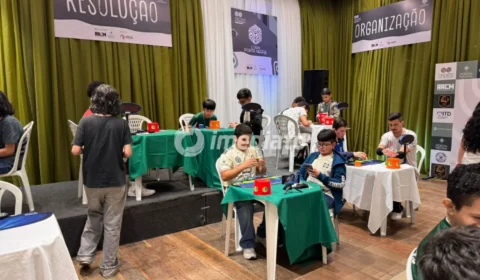 Campeonato de Cubo Mágico reúne jovens talentos e incentiva concentração e raciocínio lógico em Manaus