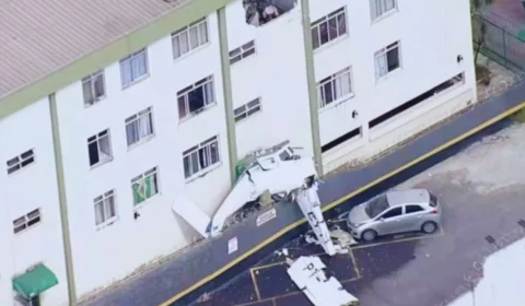 Tragédia: Avião de pequeno porte cai sobre prédio residencial e deixa mortos e feridos em Belo Horizonte