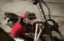 VEJA VÍDEO: Morador flagra tentativa de furto e impede criminosos de levarem motocicleta no bairro Petrópolis