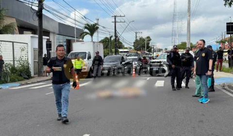 Idosa morre atropelada na faixa de pedestres por motociclista sem CNH em Manaus
