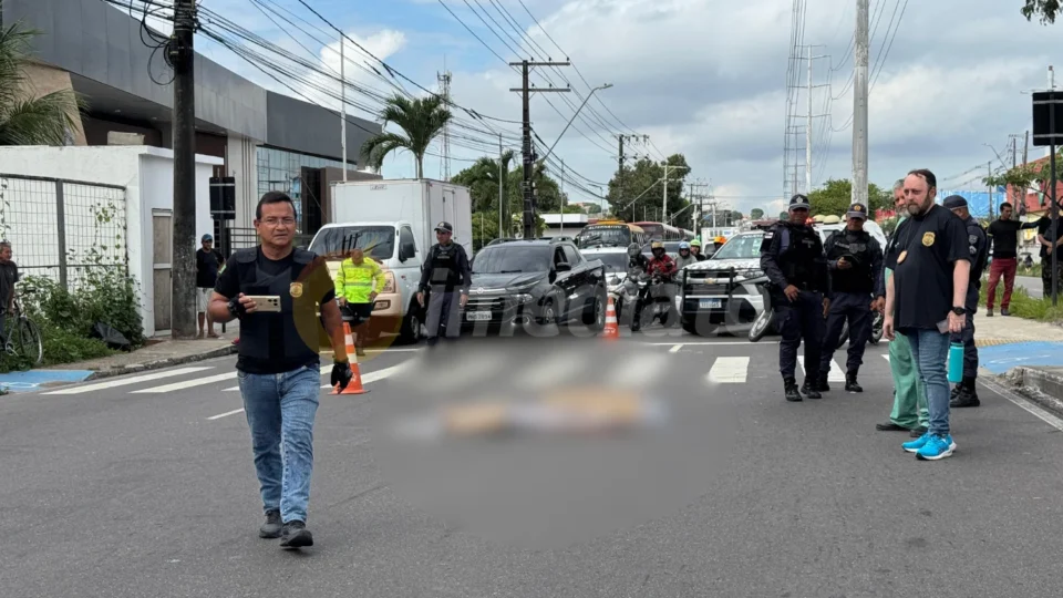 Idosa morre atropelada na faixa de pedestres por motociclista sem CNH em Manaus