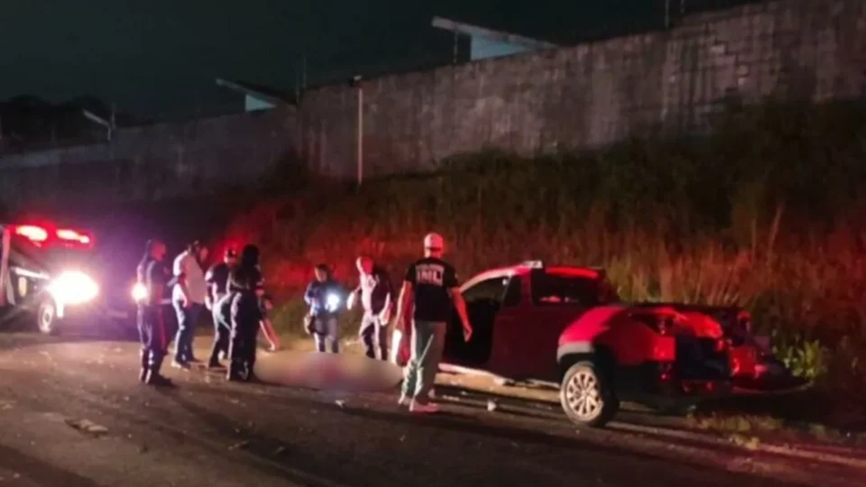 Homem é morto a tiros dentro de carro com mercadorias no bairro Tarumã-Açu, em Manaus