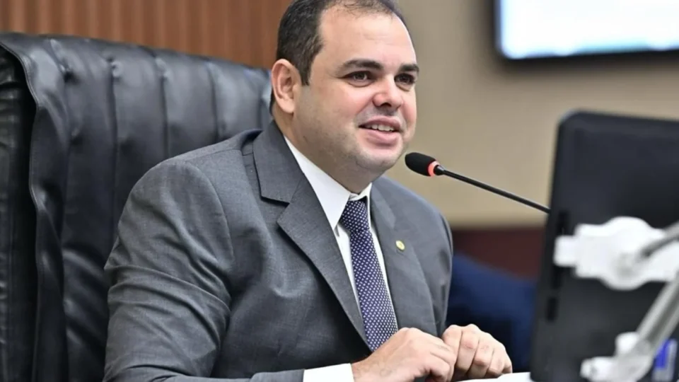 Eleição histórica na ALE-AM: Roberto Cidade é confirmado governador do Amazonas até 2027
