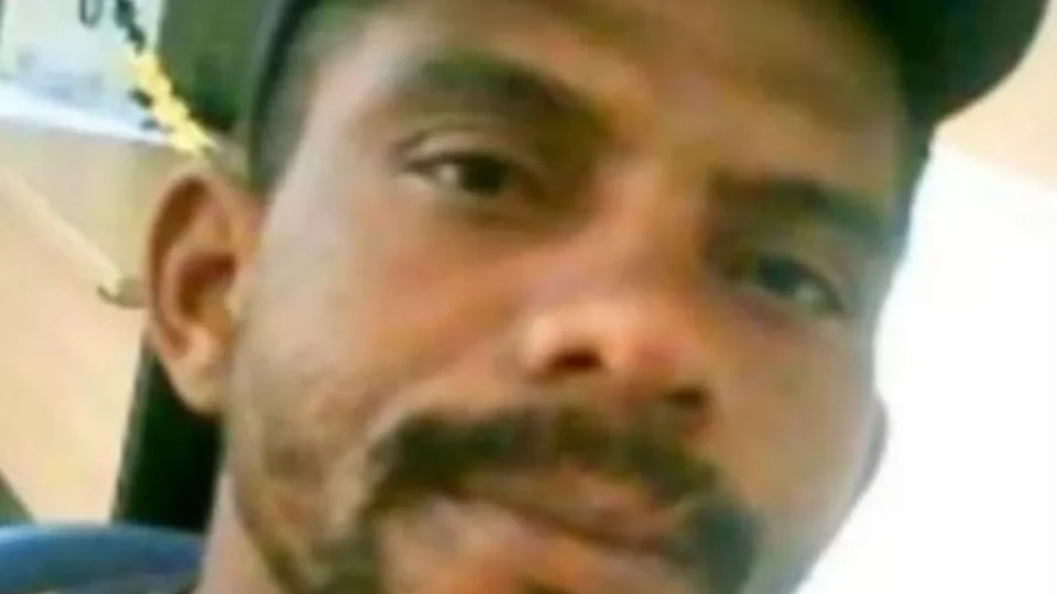 ROCAM prende foragido acusado de matar morador de rua a golpes de facão durante fiscalização em embarcação no Amazonas