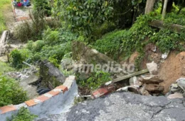 Cratera provocada por deslizamento ameaça casas e moradores no bairro Cidade de Deus, em Manaus